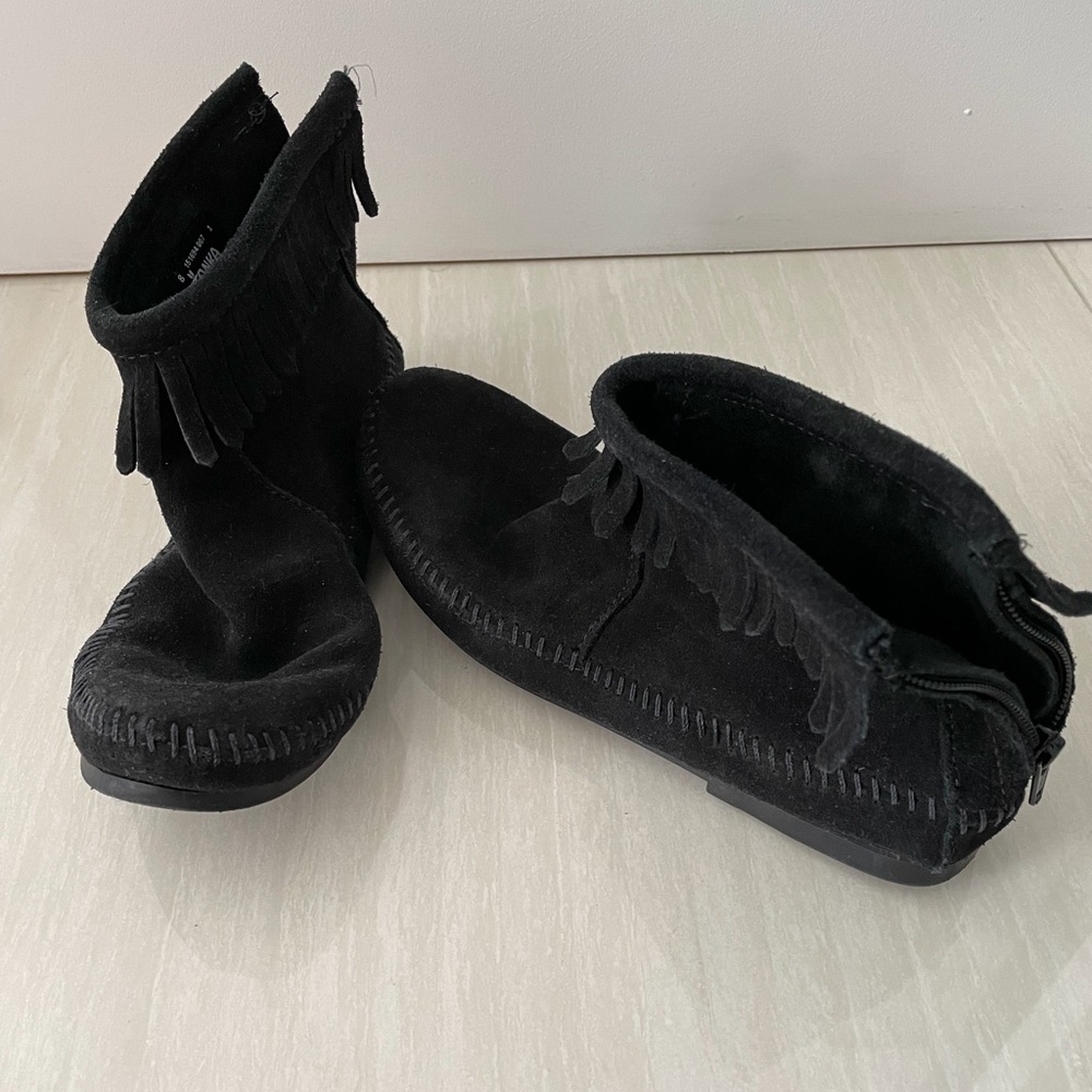 Minnetonka black boots